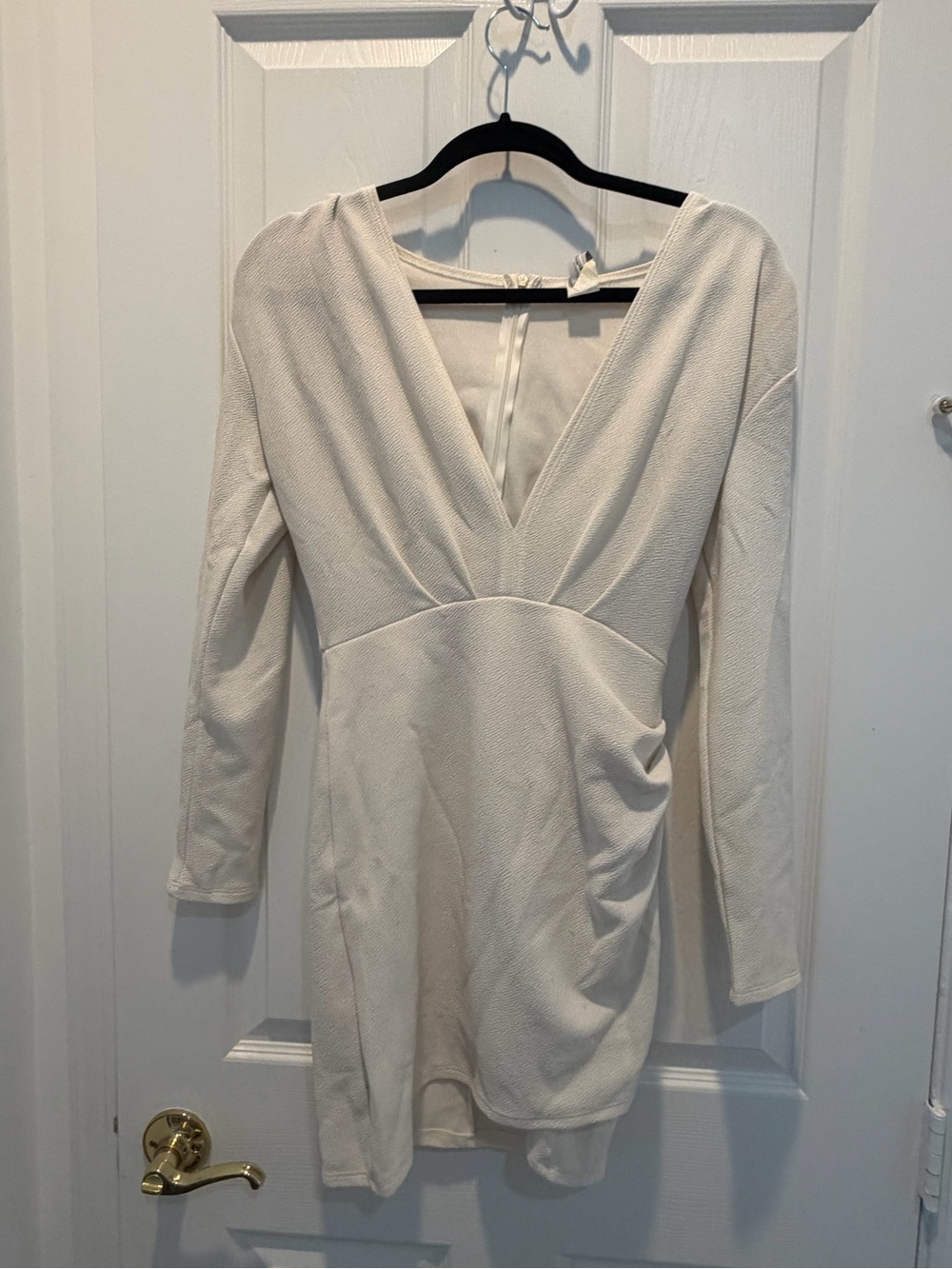 Women’s White V-Neck Long Sleeve Mini Dress